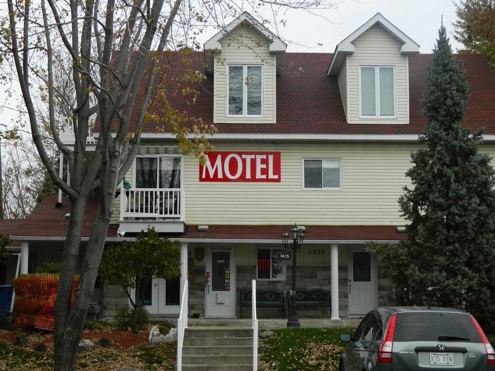 Motel Derfal Repentigny Exteriér fotografie