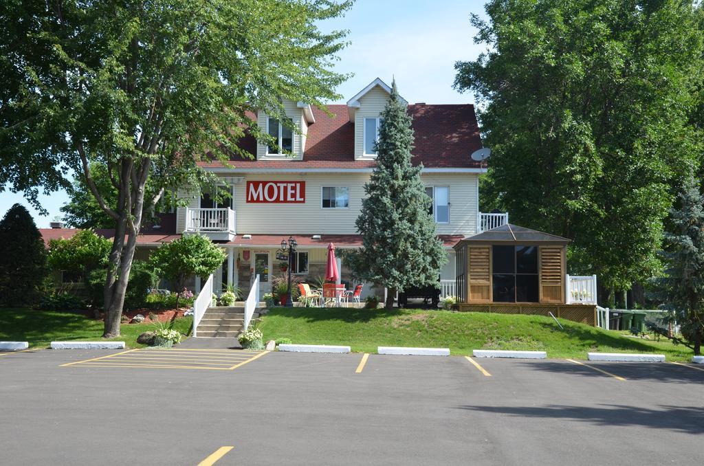 Motel Derfal Repentigny Exteriér fotografie