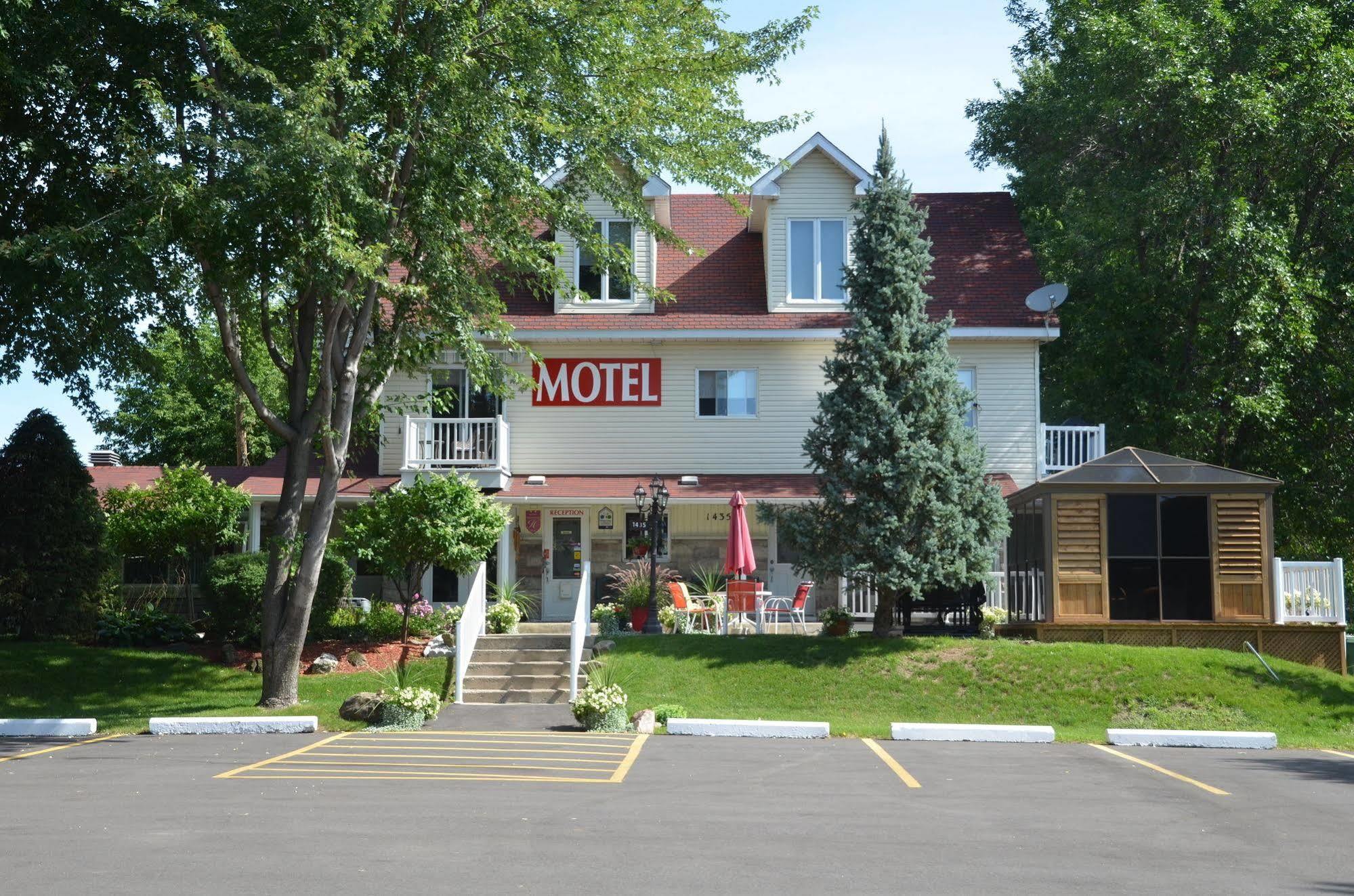 Motel Derfal Repentigny Exteriér fotografie