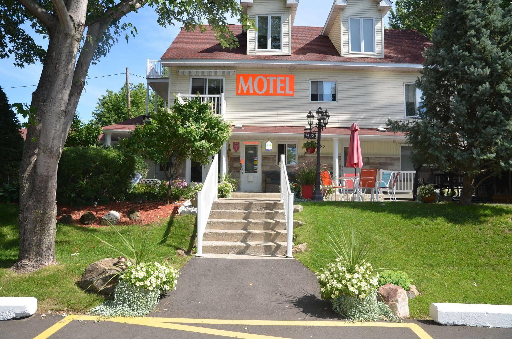 Motel Derfal Repentigny Exteriér fotografie